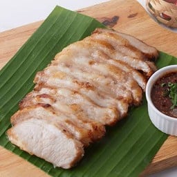 คอหมูย่าง 100 กรัม พร้อมน้ำจิ้มแจ่ว