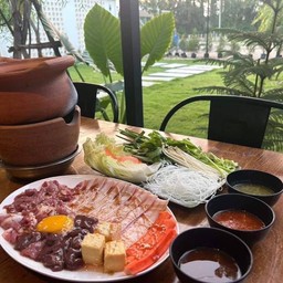 ชุดหมูจุ่ม