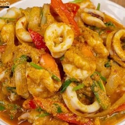 ทะเลผัดผงกะหรี่เล็ก  Stir-fried seafood with small curry powder