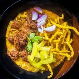 ข้าวซอยหมูปั้นก้อน