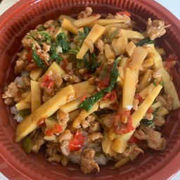 กะเพราหน่อไม้สดหมูสับ