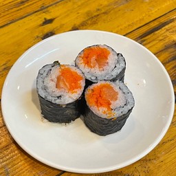 ซูชิแซลมอนไข่กุ้งโรล