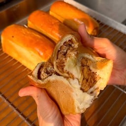 ขนมปังใส่หมูหยองล้น