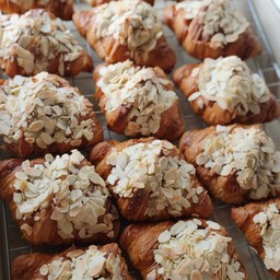 ✔Croissant Almond