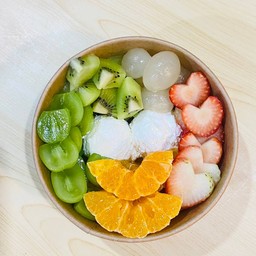 กรีกโยเกิร์ต 2 สกู๊ป + เลือกผลไม้ได้ 5 อย่าง