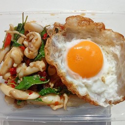 ผัดคะน้าราดข้าว