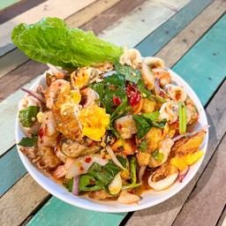 ยำไข่ดาวทะเลรวม