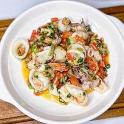 ปลาหมึกผัดพริกเกลือ  Fried squid with chilli and salt