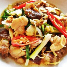 Rice+ Stir-Fried Ginger and Mushroom (ข้าว+ผัดขิงสดเห็ดหูหนู)