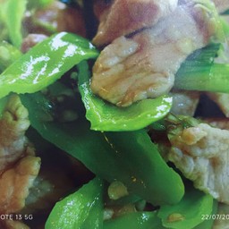 ข้าวผัดพริกหยวกหมู