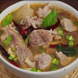 ต้มแซ่บกระดูกออ่นหมู