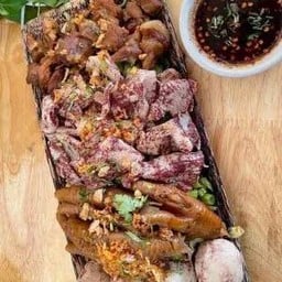 Boiled Chicken Feet with Dipping Sauce
