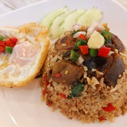 ข้าวกระเพราไข่เยี่ยวม้าไข่ดาว