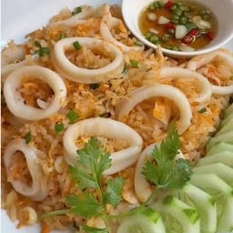 ข้าวผัดปลาหมึกกลาง  Fried rice with medium squid