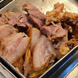 หัวหมูหั่น มีน้ำจิ้มให้จ้า  (ไม่มีน้ำพะโล้ไม่มีผักจ้า)