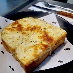 ชีสซี่กาลิกบัตเตอร์โทส (Cheesy Garlic Butter Toast)