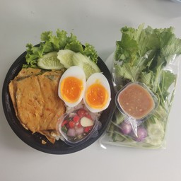 ข้าวห่อหมกย่างรวมมิตรทะเล ไข่ยางมะตูม น้ำพริกกะปิ+ผัก