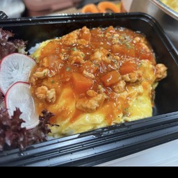 ข้าวไข่ข้นซอสไก่สับ
