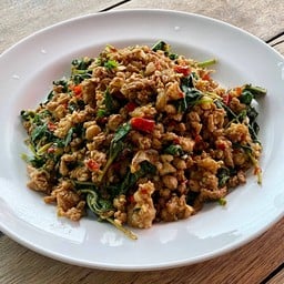 กะเพราหมู เป็นกับข้าว