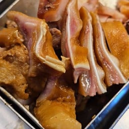 หูหมูหั่น มีน้ำจิ้มให้จ้า  (ไม่มีน้ำพะโล้ไม่มีผักจ้า)