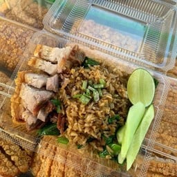 ข้าวผัดไข่หมูกรอบ