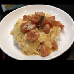 ข้าวไข่ข้นไส้กรอก