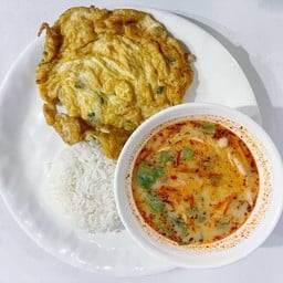ข้าวไข่เจียว+ต้มยำรวมมิตร