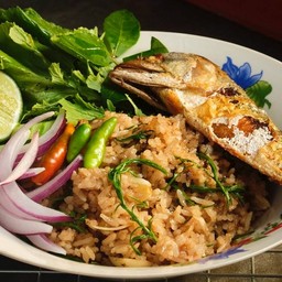 ข้าวขยำปลาทูกะปิชะอม