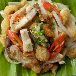 ข้าวหมูกรอบผัดพริกสด