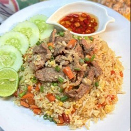 ข้าวผัดเนื้อ