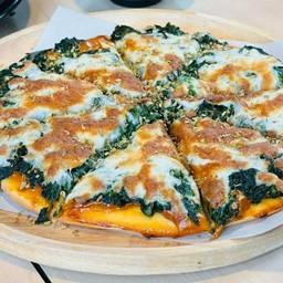 พิซซ่าผักโขมอบชีส