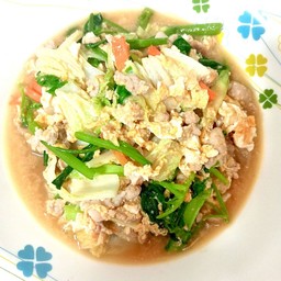 ผัดผักรวมใส่ไข่หมูสับราดข้าว