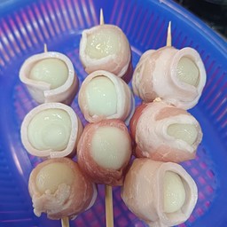 ไข่นกพันหมูสามชั้น