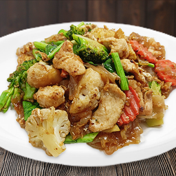 Stir-Fried Rice Noodles with Soy Sauce (ผัดซีอิ๊ว)