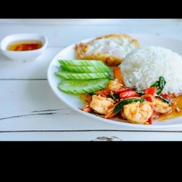 ข้าวกระเพรากุ้งไข่ดาว