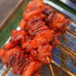 ร้านไก่ย่างแดง มนตรี