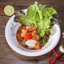 [อร่อยซ่ากับโค้ก] ยำแซลมอน ปลาร้า + โค้ก 330ml. (ขวด)