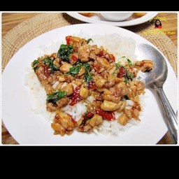ข้าวกระเพราไก่ไข่ดาว