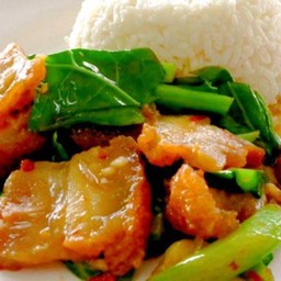Rice+ Chinese Broccoli with Crispy Pork (ข้าว+ผัดคะน้าหมูกรอบ)