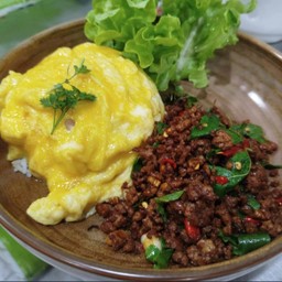 กะเพราราดข้าว