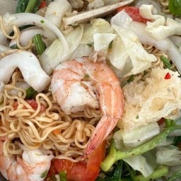 ร้านยำแม่โอ๋ริมคลอง