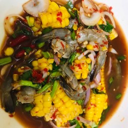 ยำกุ้งสดข้าวโพด