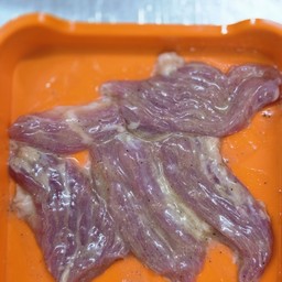 หมูหมักนุ่ม พริกไทยดำ