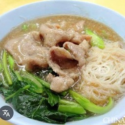 ราดหน้าหมี่ขาวหมูนุ่ม