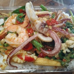 ข้าวผัดฉ่ากุ้งหมึก