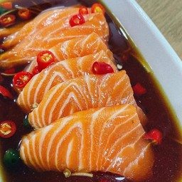 ปลาแซลมอนดองซีอิ๊วเกาหลี [นน 180 กรัม/กล่อง]