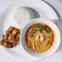 ข้าวหมูสามชั้นทอดน้ำปลา+ต้มยำ