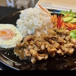 ข้าวหน้าสเต็กหมูพริกไทดำ