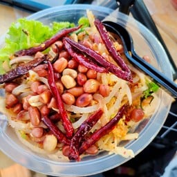 ยำแหนม 1 อัน + หนังหมู ไม่ใส่ข้าว