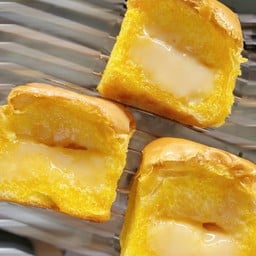 ปังไส้ทะลัก ไส้เนย นม